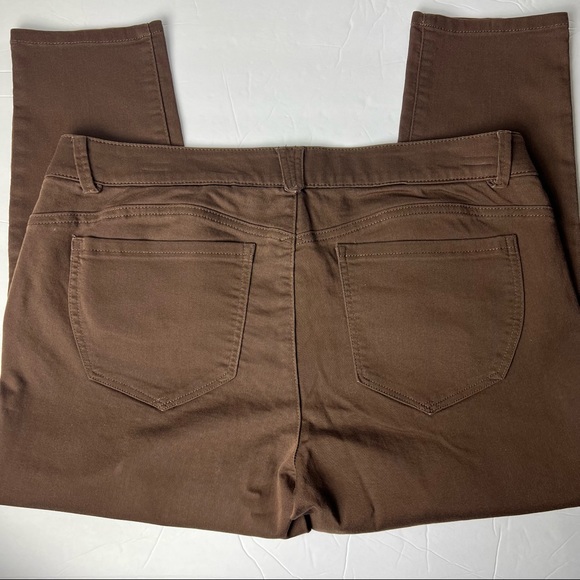 Democracy Brown Ankle Length Stretch Pants - Picture 12 of 12